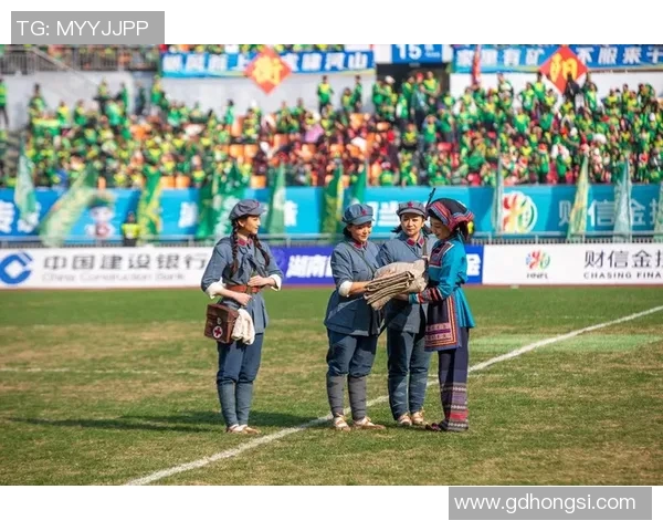 激情四溢的绿茵战场，足球赛事激战正酣，见证球员拼搏与荣耀的巅峰对决