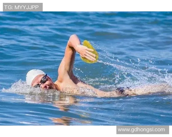 自由泳姿势技巧全面解析 提升游泳效率与速度的关键要点