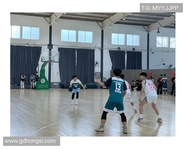南京篮球队在冠军赛中的灵活性表现引发热议展现团队协作与战术创新 南京篮球队在冠军赛中的灵活性表现引发热议展现团队协作与战术创新